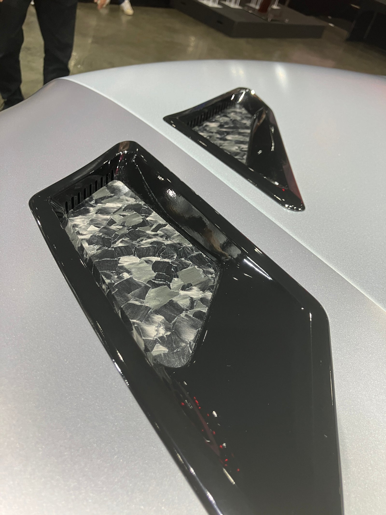 Hood air duct bezel